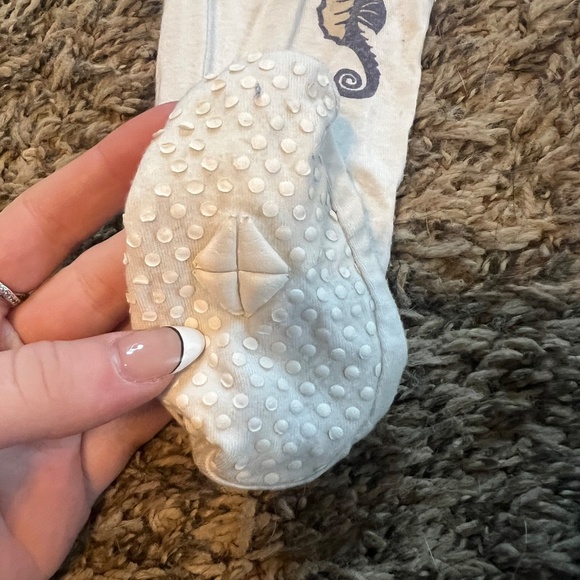 Kyte Baby Orchid Seahorse Patterned footed bamboo zippered sleeper - Picture 3 of 5